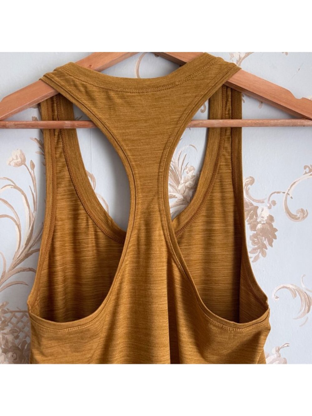 Vuori Womens Minimalist Athleisure Racerback Tank Top Size XS Yoga Activewear - Picture 4 of 7